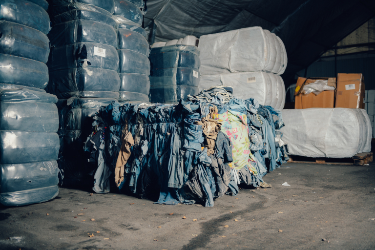 Läs mer om artikeln Mer kläder av återvunnen textil i H&M:s butiker