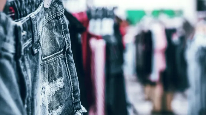 Läs mer om artikeln Studie: Använda kläder så länge som möjligt bättre än att cirkulera dem