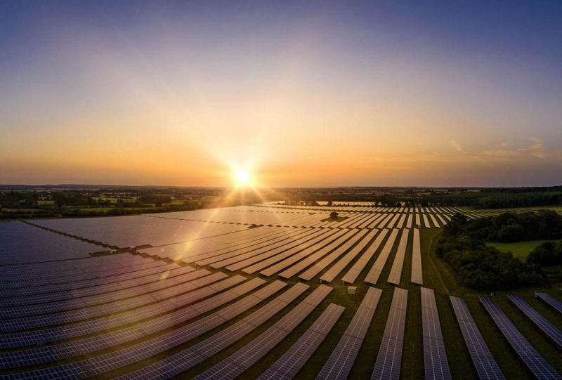 Läs mer om artikeln Vill bygga 40 nya solparker – på ett år