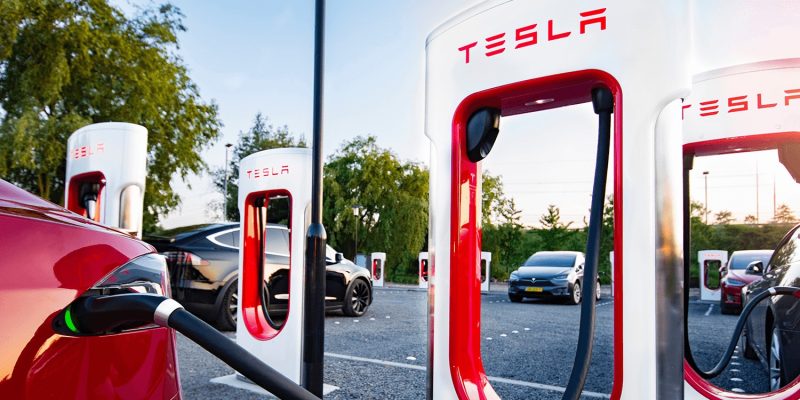 Läs mer om artikeln Tesla öppnar upp nätverk med Superchargers